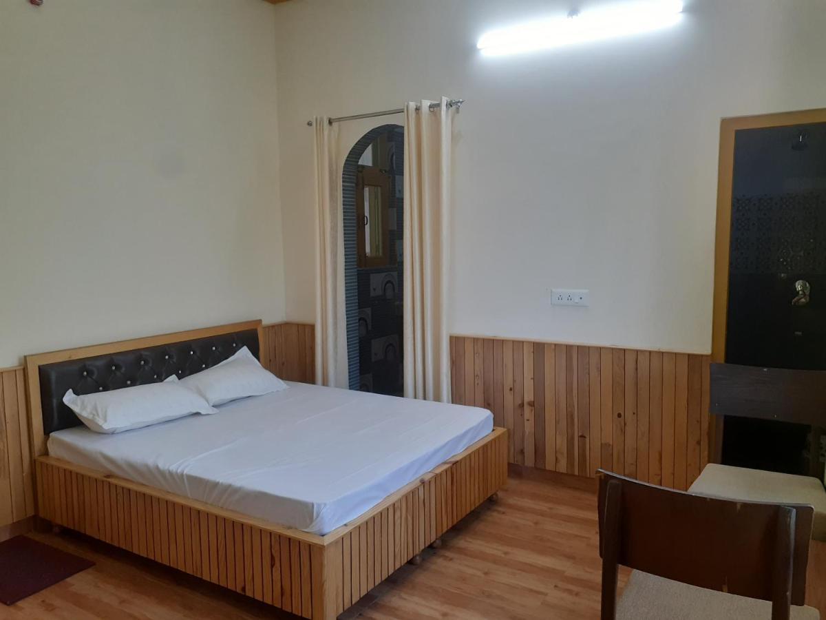 Gazing Moon Homestay Shamshi Exterior photo